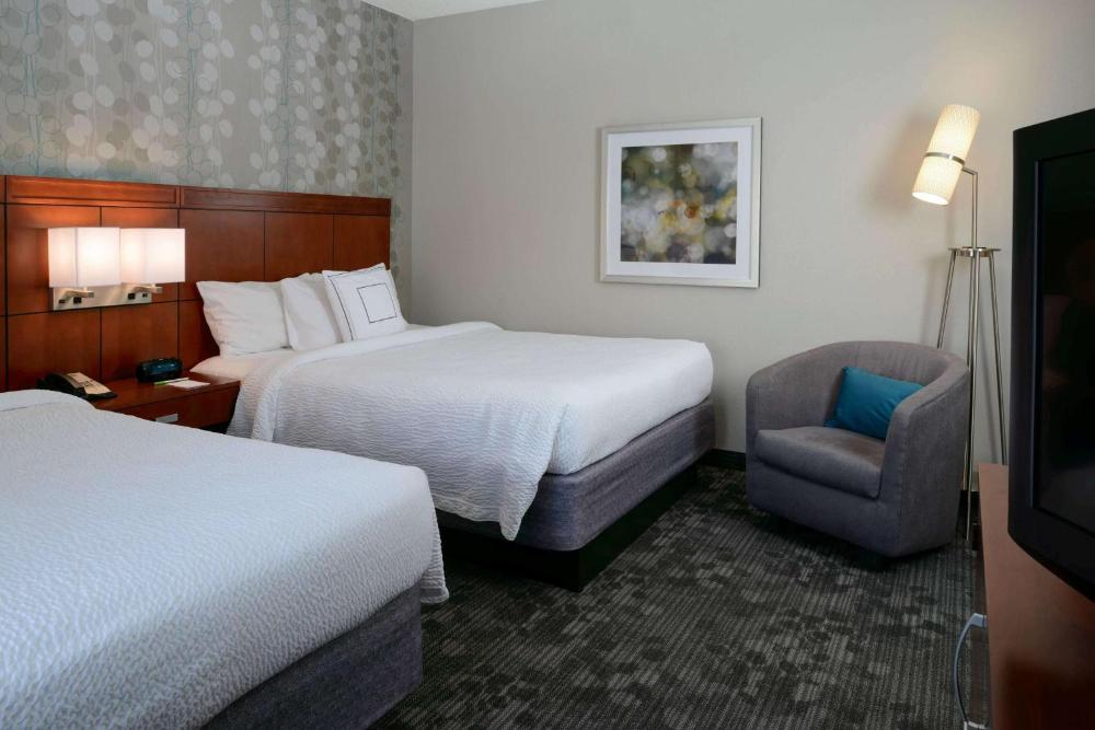 One Bedroom Suite Two Queens interior