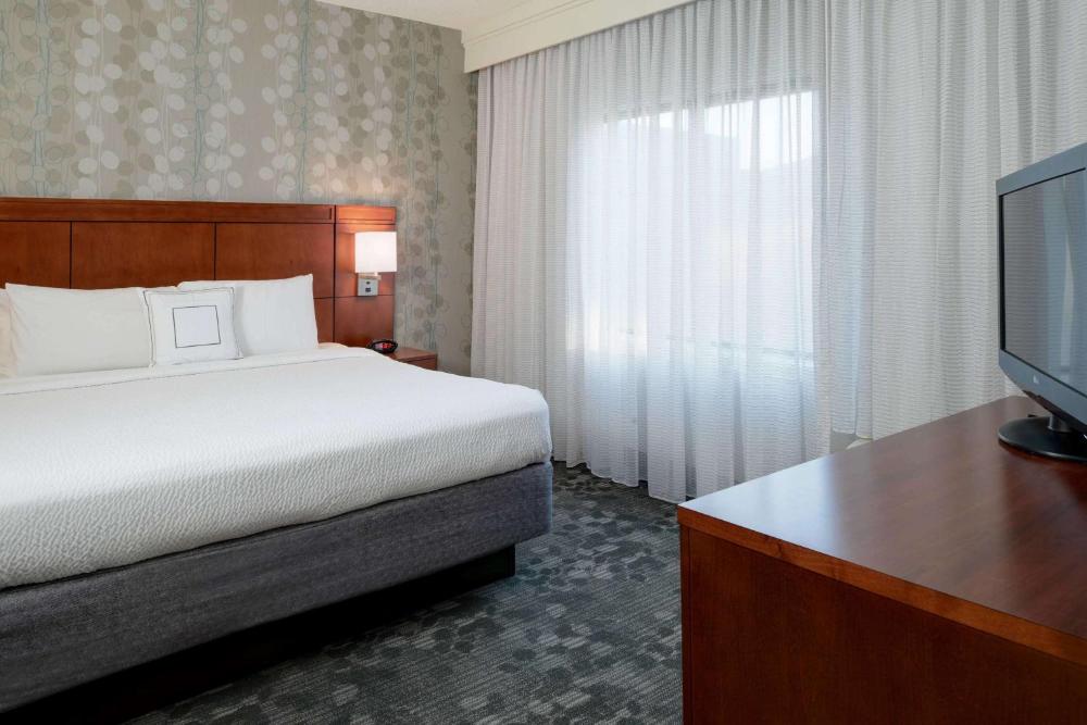 One Bedroom Suite King interior
